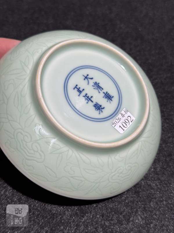 清雍正 粉青釉暗刻竹纹盘 - 图10